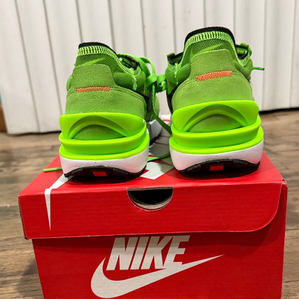 Nike Men's Lime Green Athletic Shoes - Picture 7 of 9